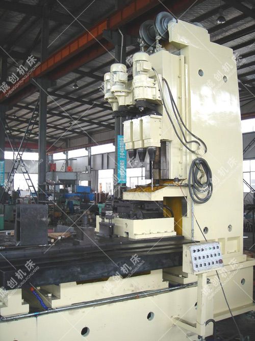 汽车前轴锁销孔钻、扩、铰组合机床