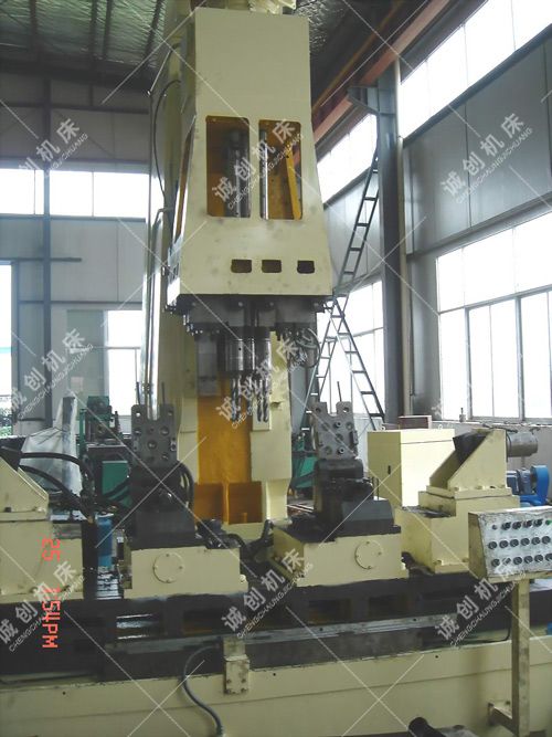 汽车前轴板簧面钻孔组合机床