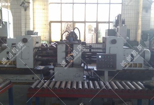 單（dān）缸機齒輪室蓋三麵粗鏜、鑽（zuàn）孔機（jī）床